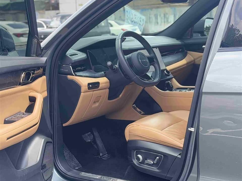 Lynk & Co 09