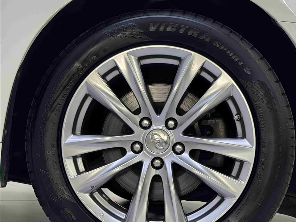 Infiniti Q70 Infiniti Q70