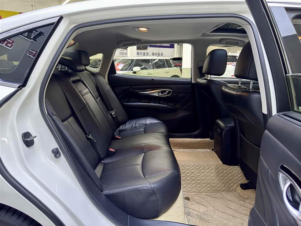 Infiniti Q70 Infiniti Q70