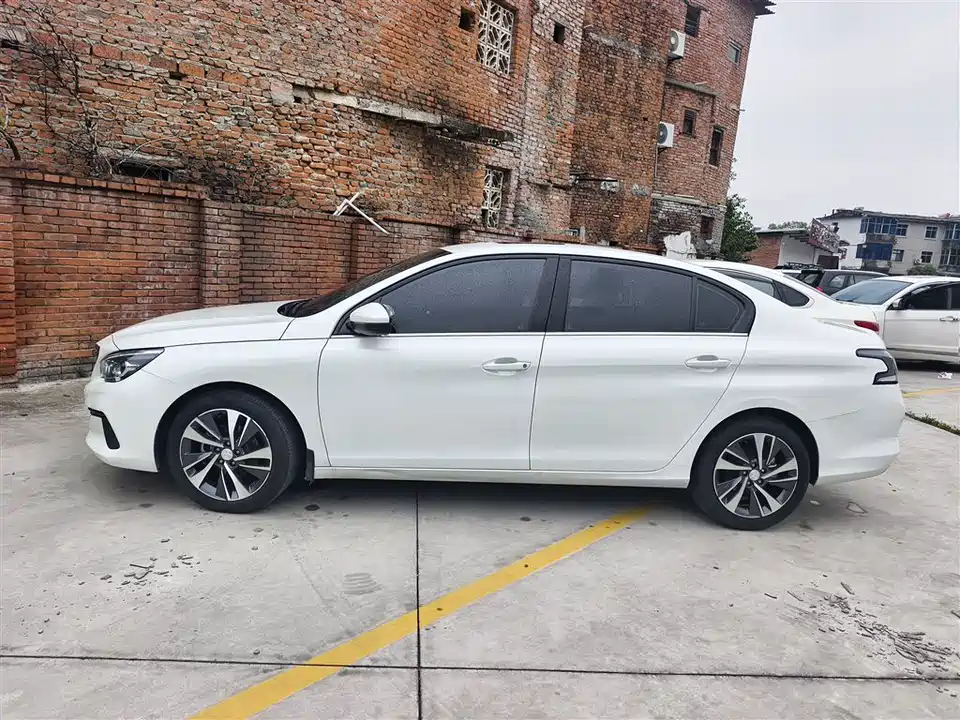 Peugeot 408