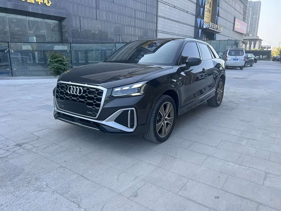 Audi Q2L