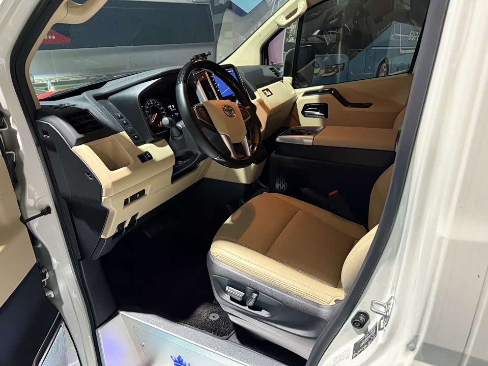 Toyota HIACE Toyota HIACE