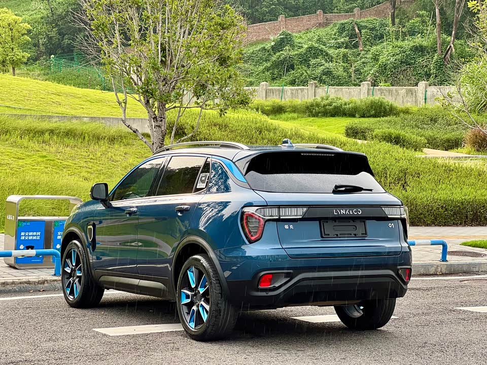 Lynk & Co 01