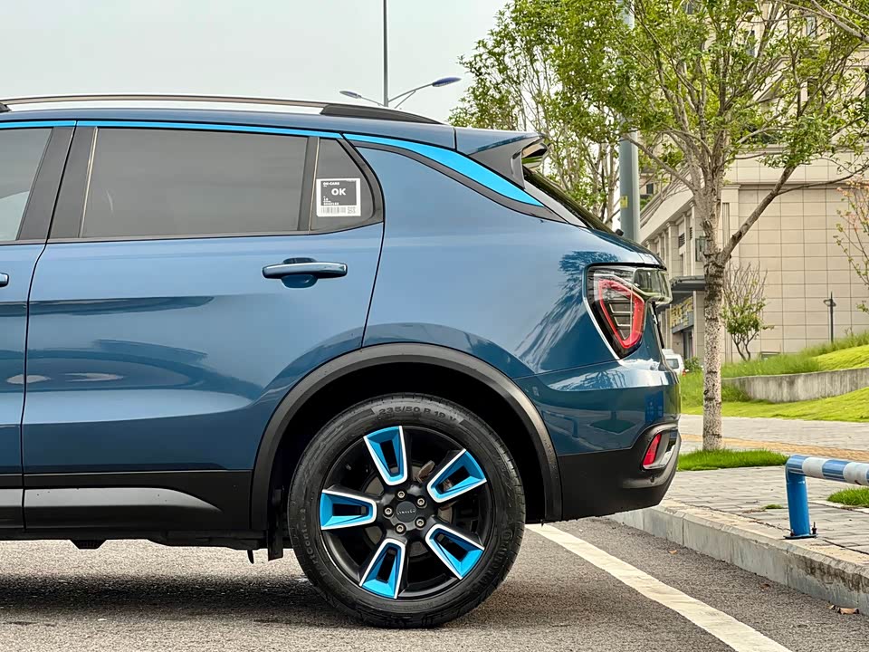 Lynk & Co 01