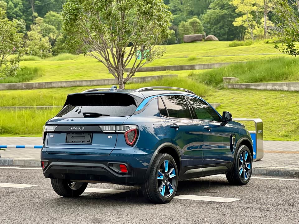 Lynk & Co 01