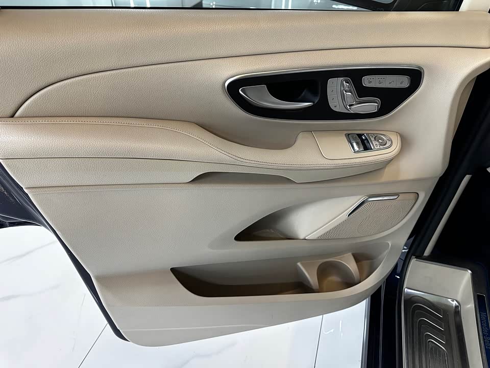 Mercedes-Benz V-class