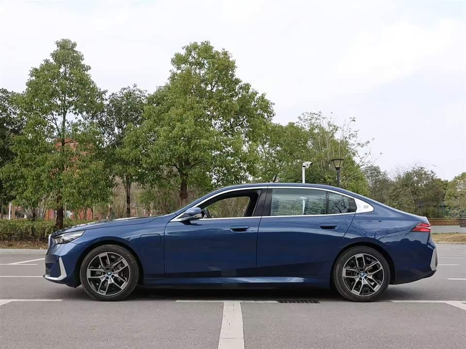 BMW i5