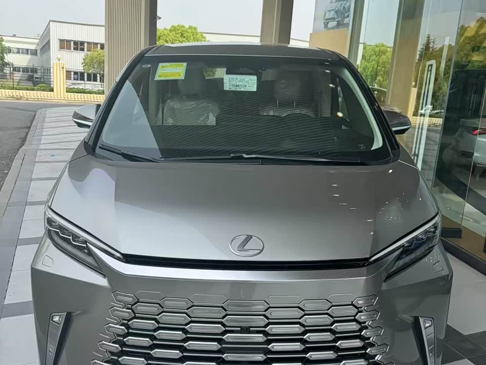 Lexus LM
