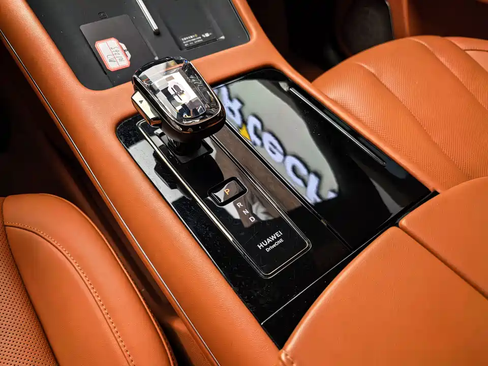 AITO Ask the world M7