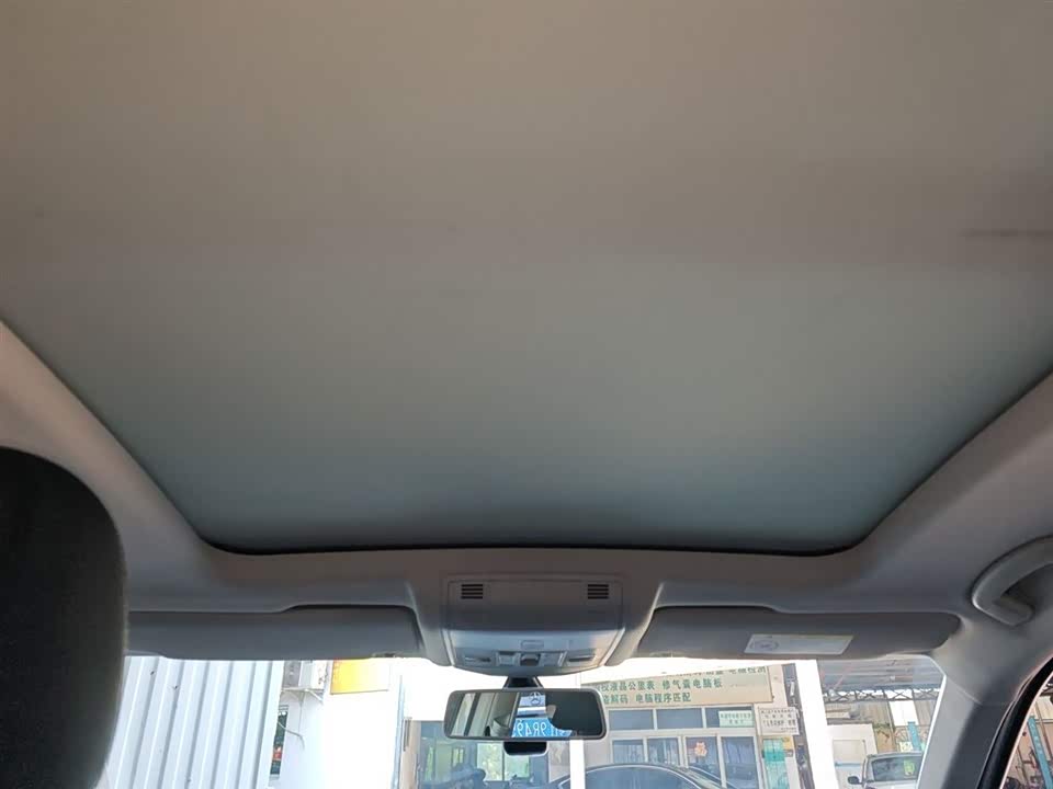 Volkswagen T-ROC exploring Songs