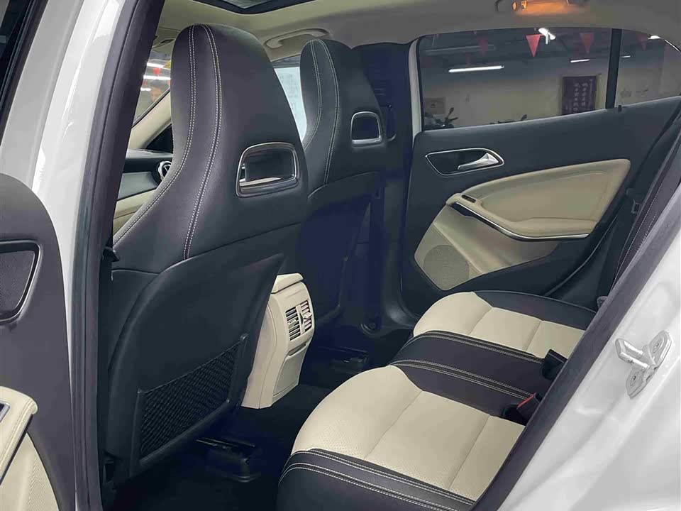Mercedes-Benz GLA Mercedes-Benz GLA