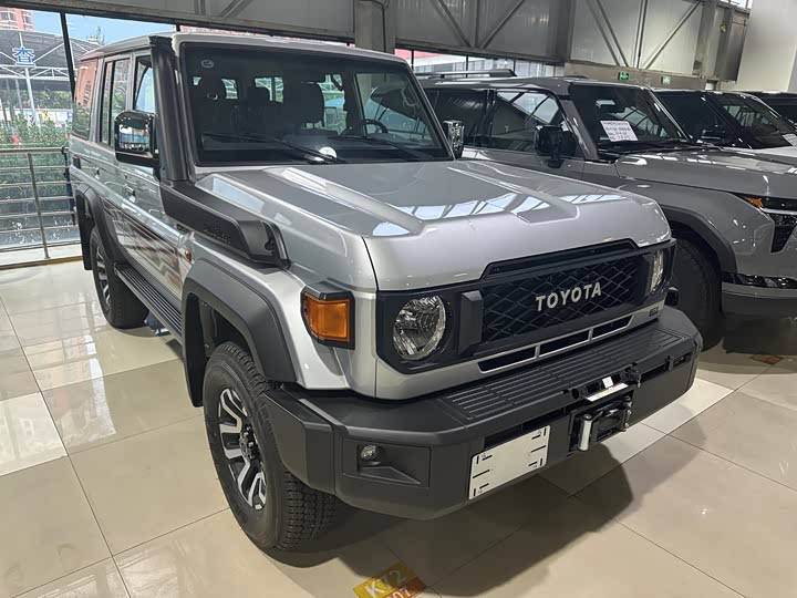 Toyota Land Cruiser 70 LC76 4.0L Automatic 2024