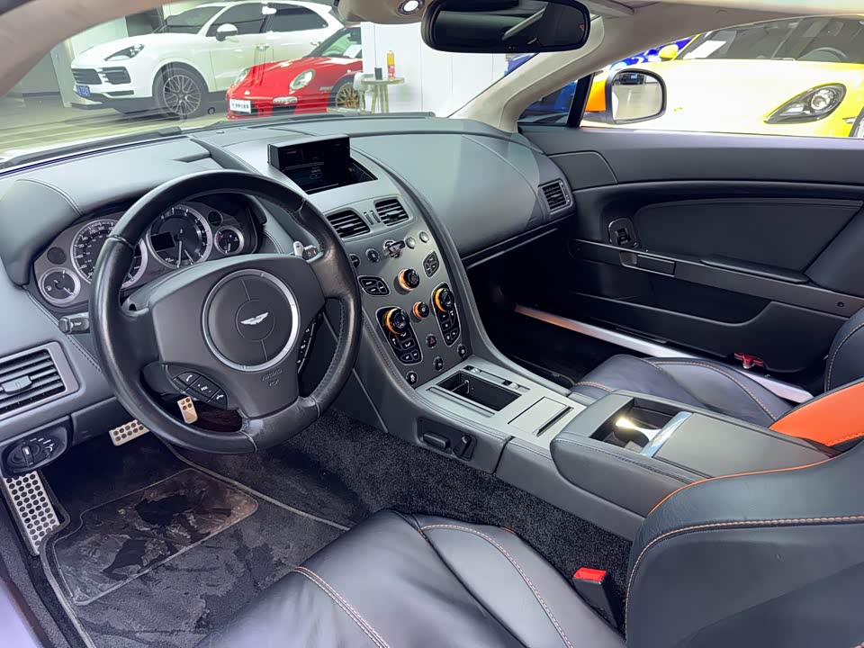 Aston Martin V8 Vantage