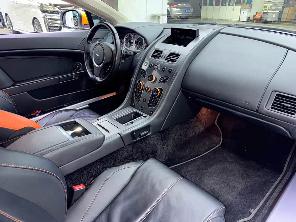 Aston Martin V8 Vantage