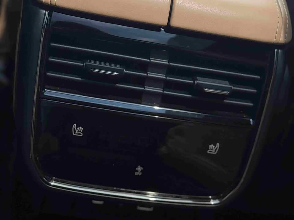 Lynk & Co 09