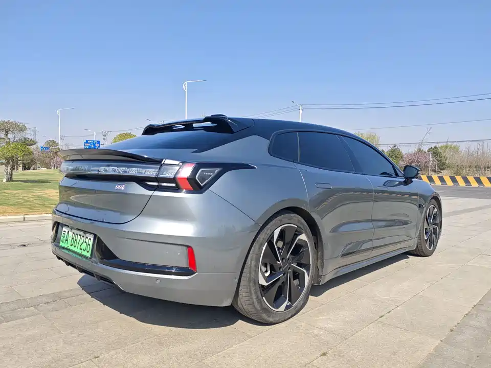 Zeekr 001