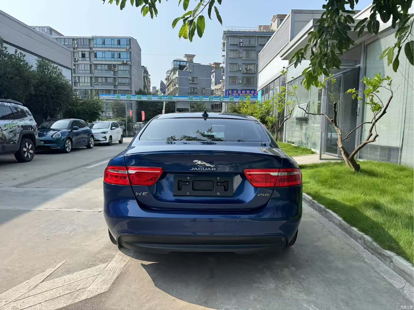 Jaguar XE, 2016 8
