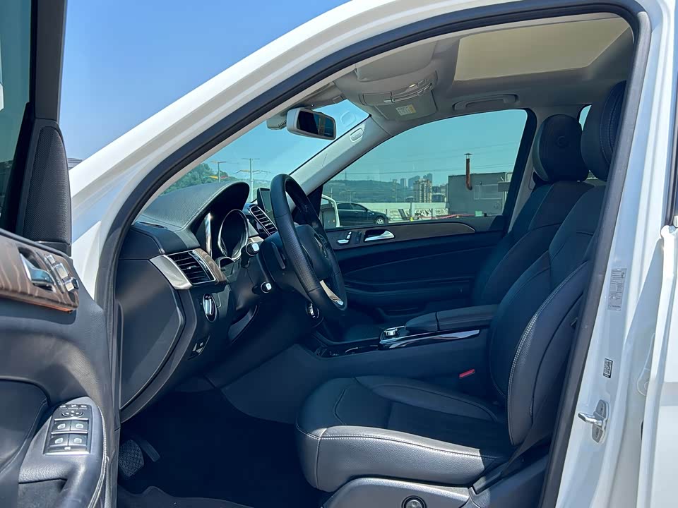 Mercedes-Benz GLE Mercedes-Benz GLE