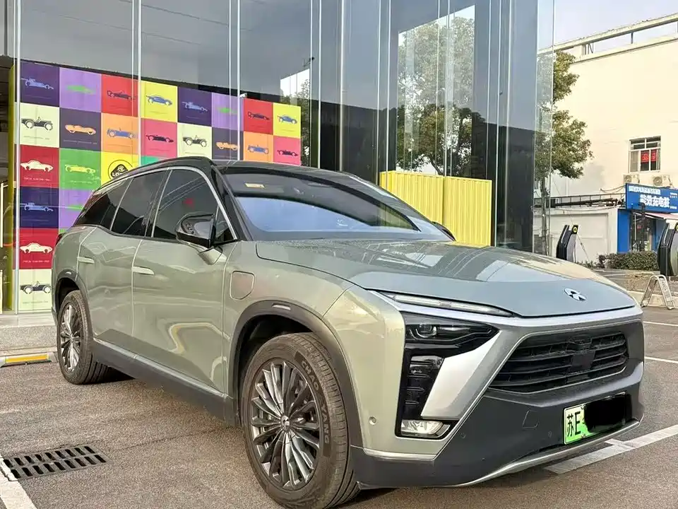 NIO ES8