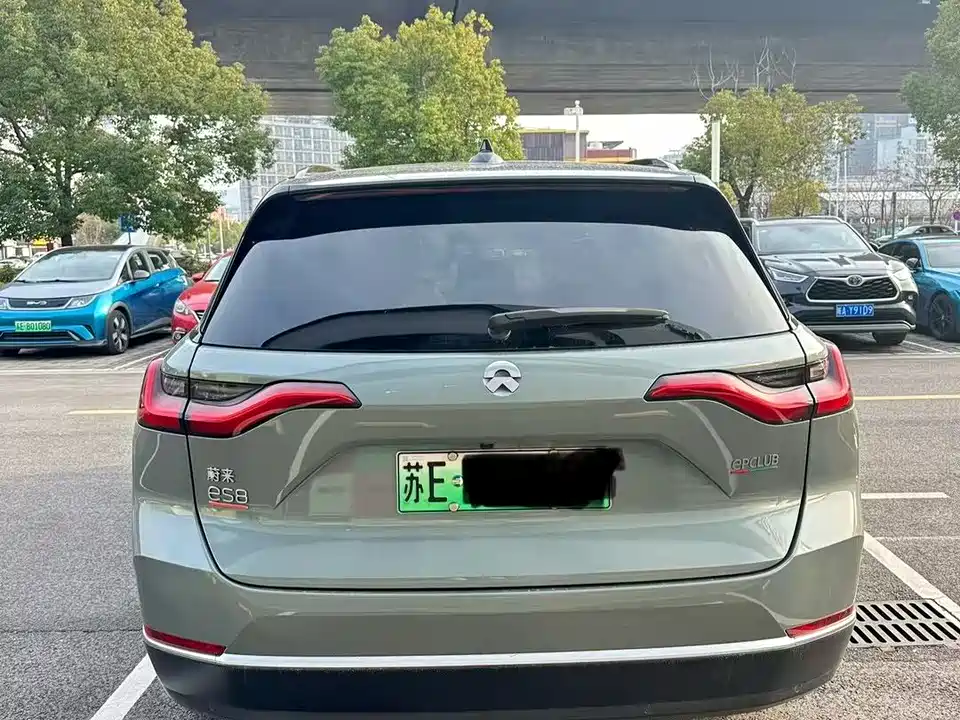NIO ES8