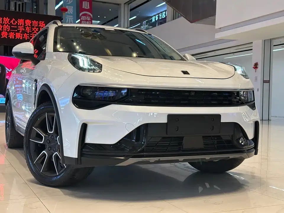 Lynk & Co 01
