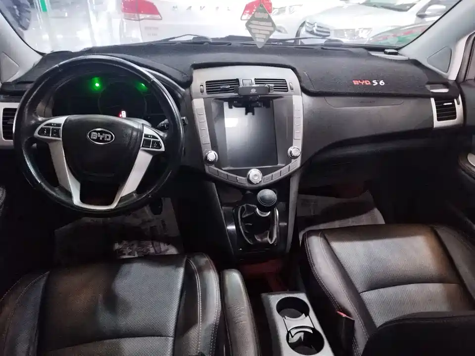 BYD S6