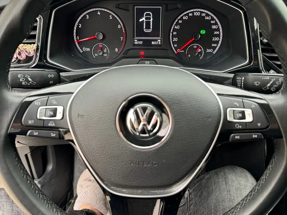 Volkswagen T-ROC exploring Songs