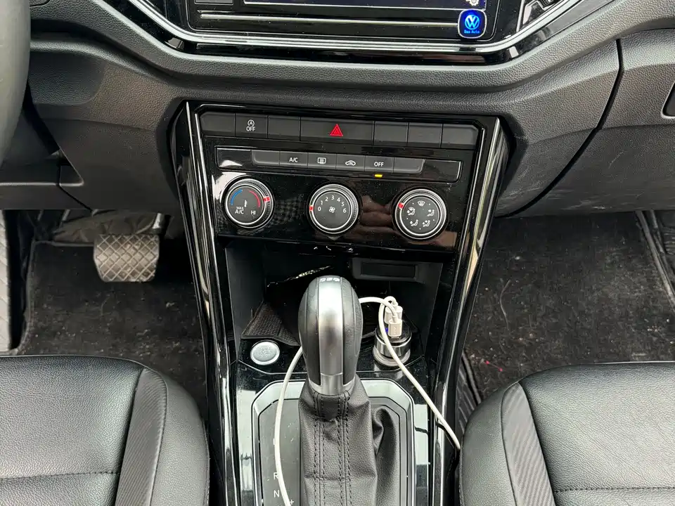 Volkswagen T-ROC exploring Songs