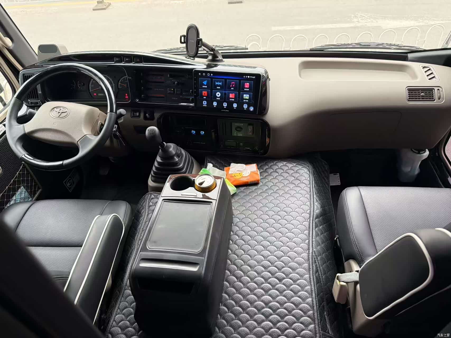 Toyota Coaster, 2023 8