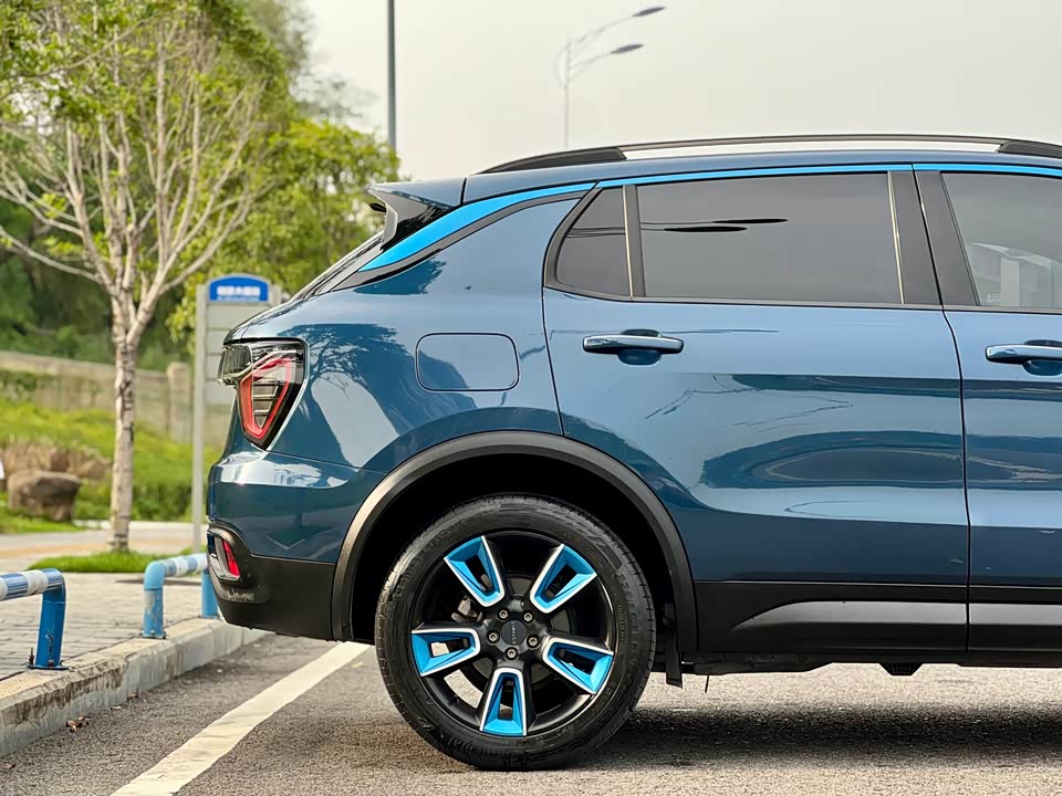 Lynk & Co 01