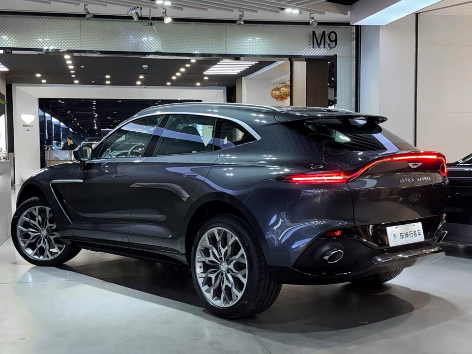 Aston Martin DBX Aston Martin DBX