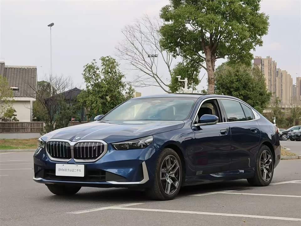 BMW i5