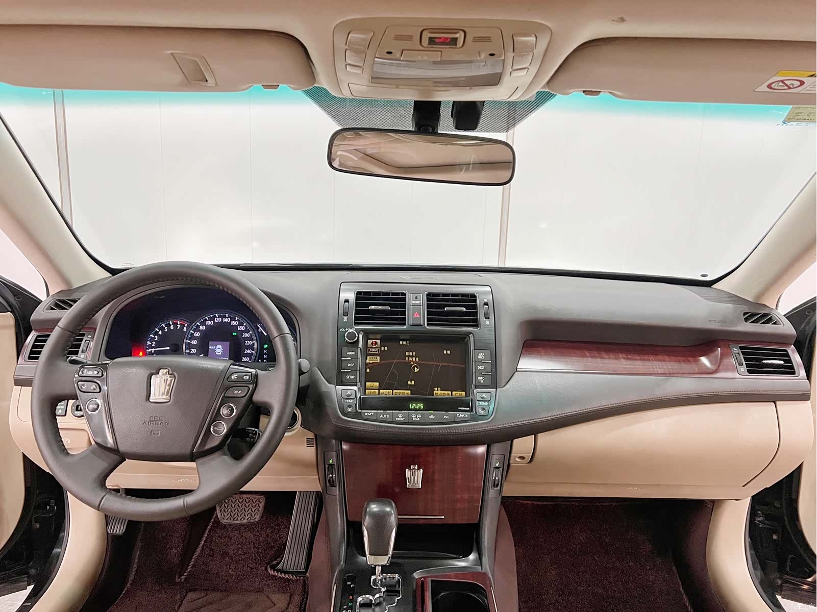 Toyota Crown, 2010 12