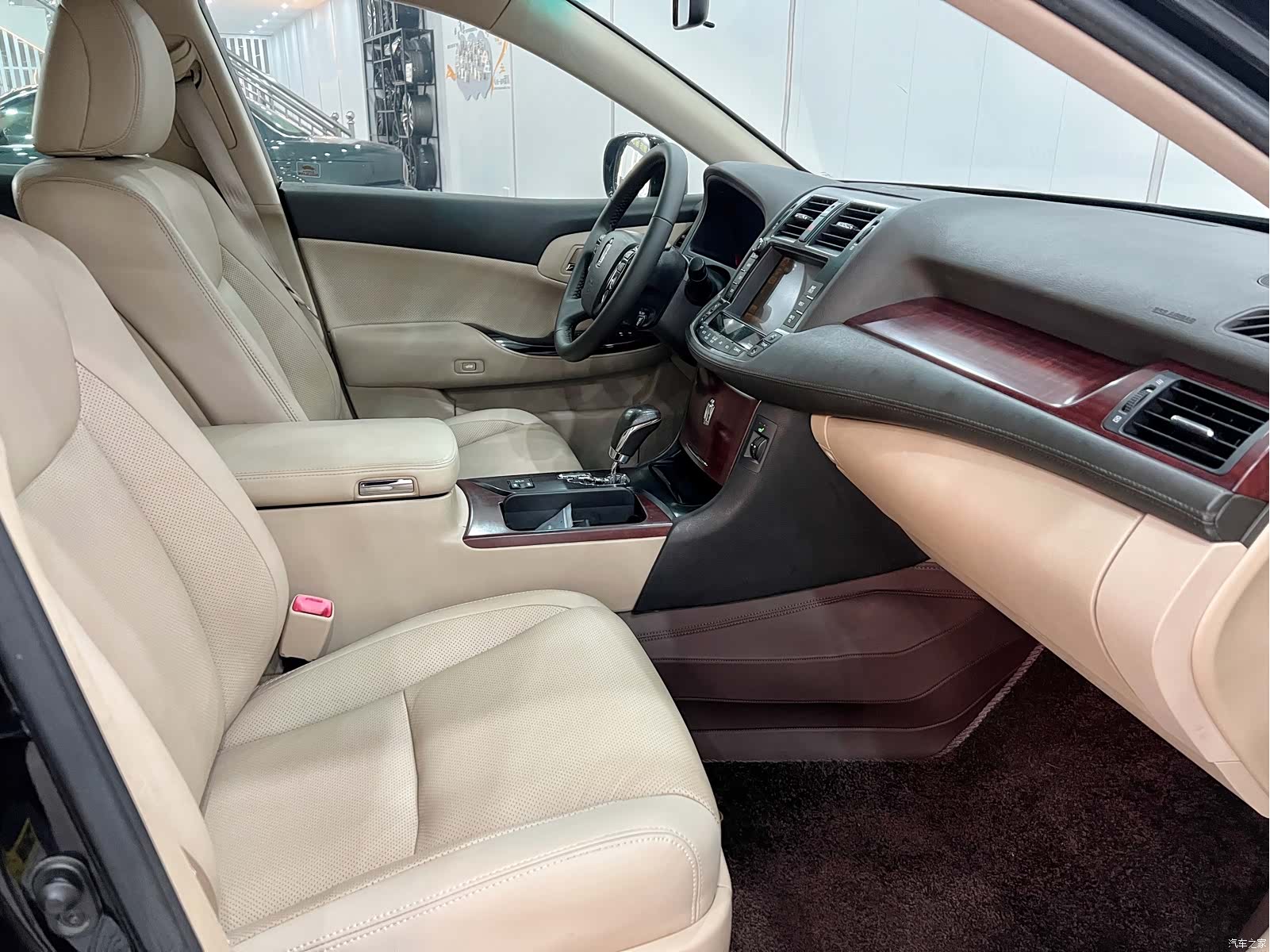 Toyota Crown, 2010 10