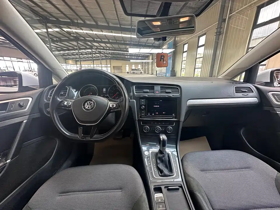 Volkswagen Golf*pure electricity