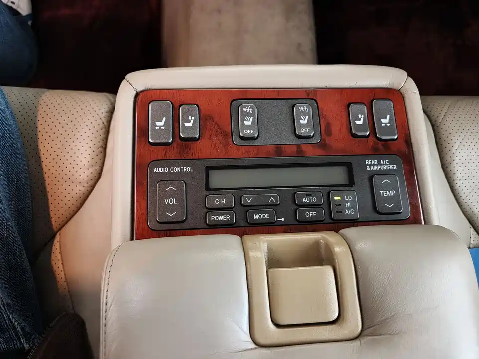 Lexus LS