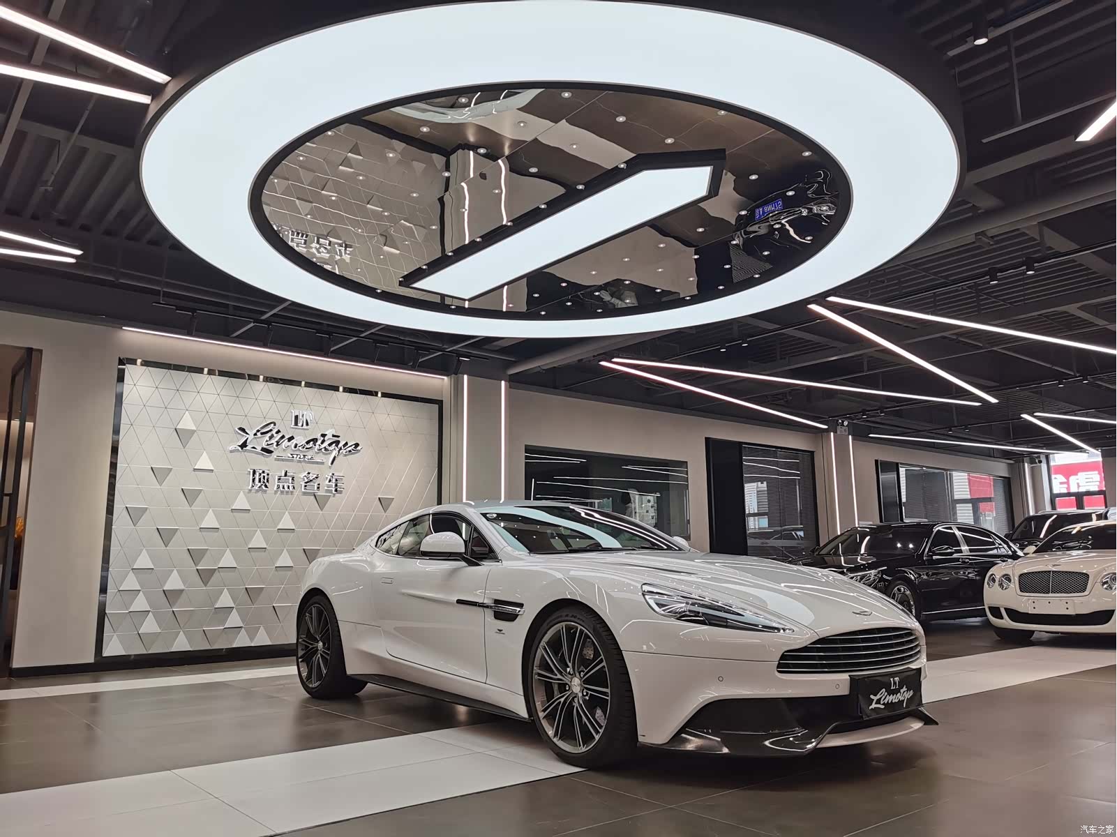 Aston Martin Vanquish