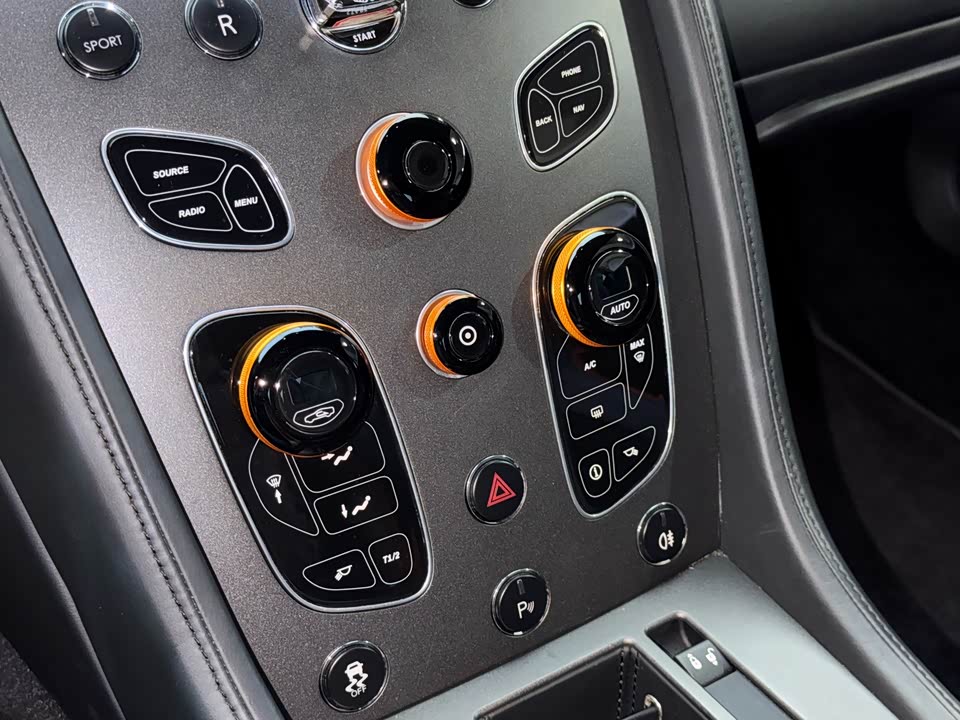 Aston Martin V8 Vantage