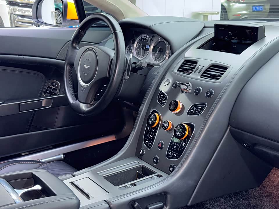 Aston Martin V8 Vantage