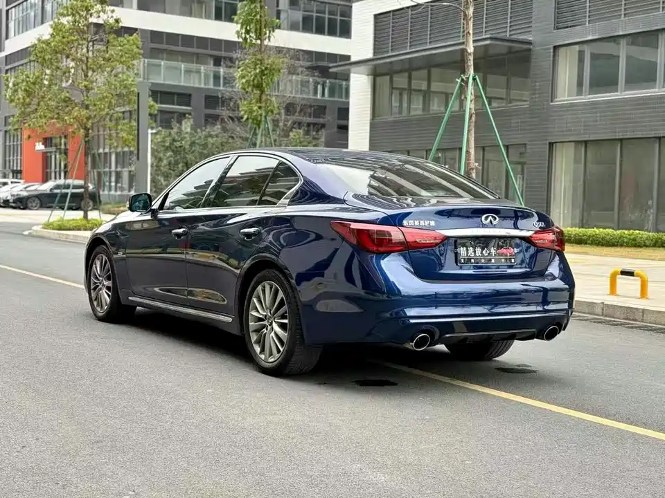 Infiniti Q50L