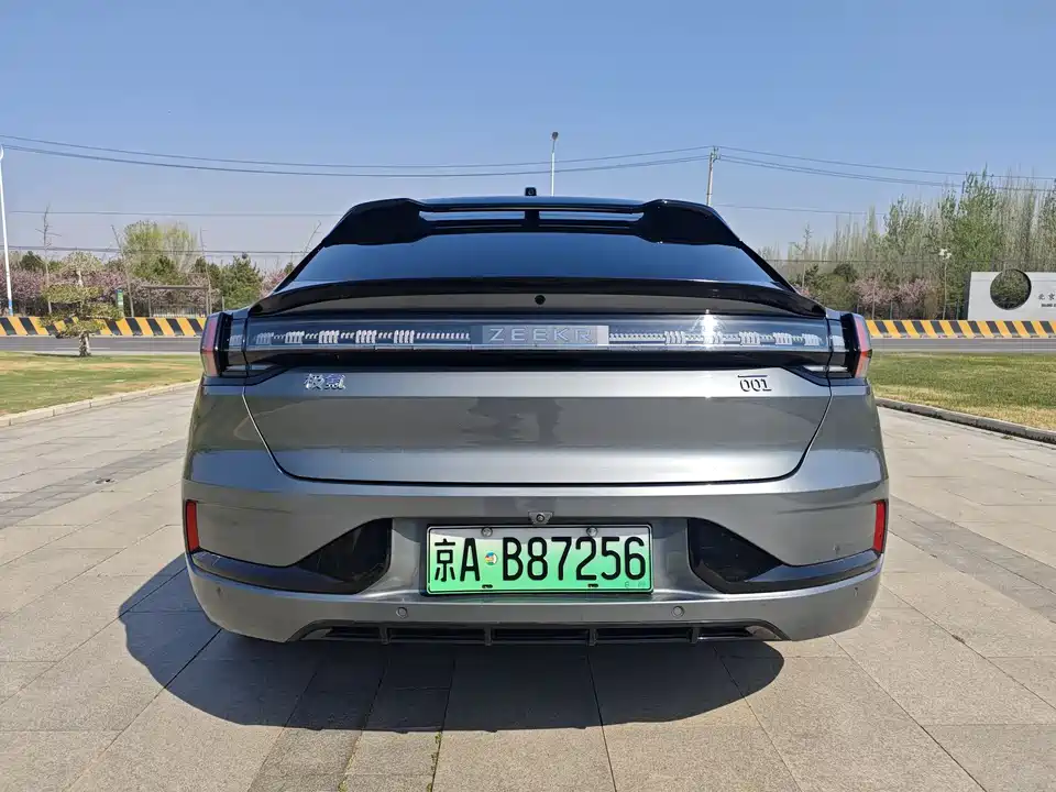 Zeekr 001