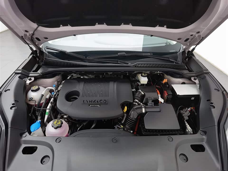 Lynk & Co 06 EM-P Lynk & Co 06 EM-P