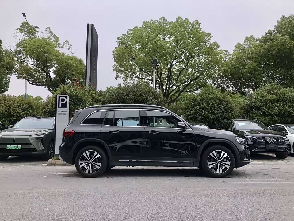 Mercedes-Benz GLB Mercedes-Benz GLB