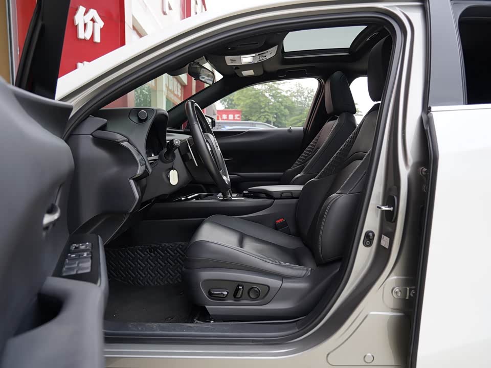 Lexus UX Lexus UX