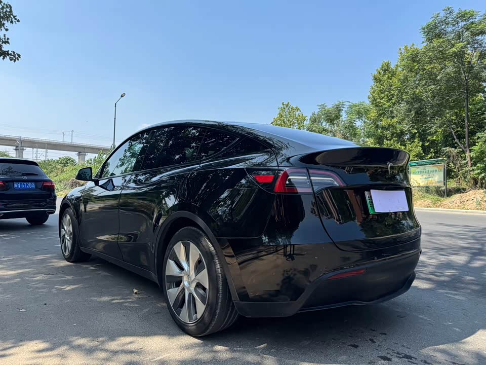 Tesla Model Y Tesla Model Y