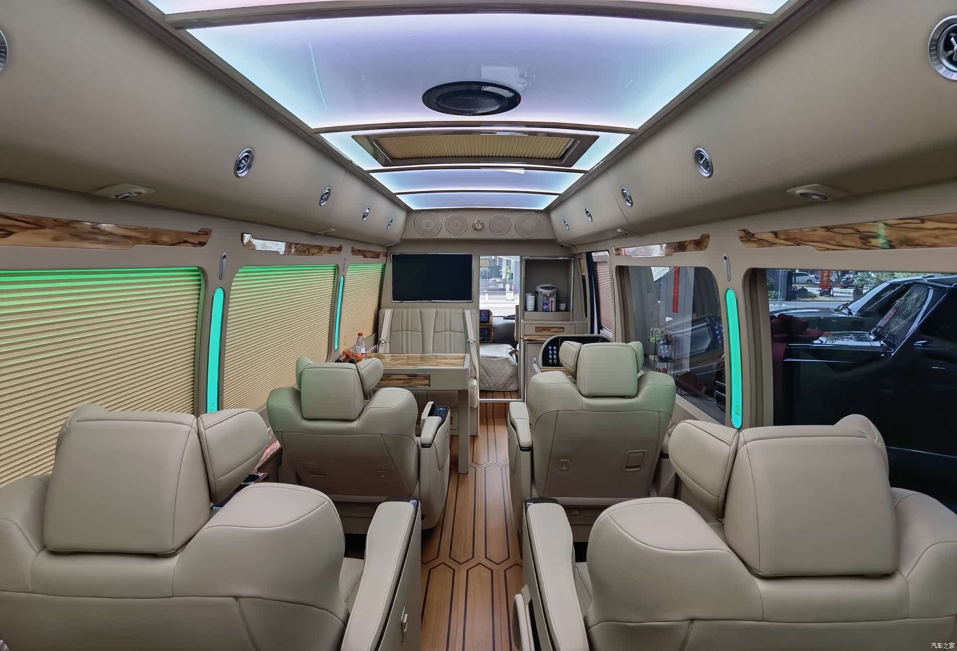 Toyota Coaster, 2022 8