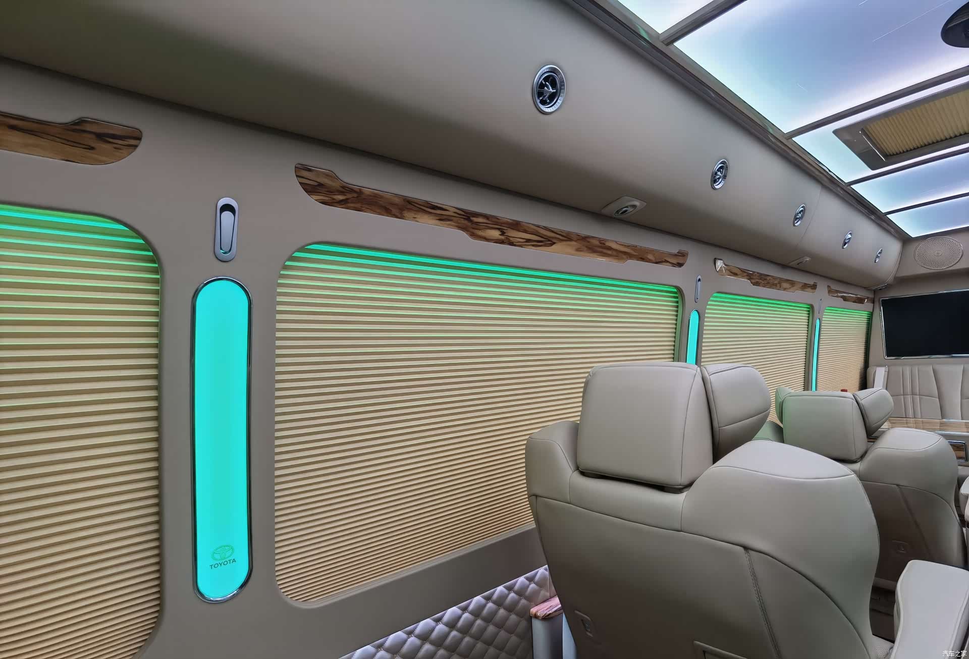 Toyota Coaster, 2022 14
