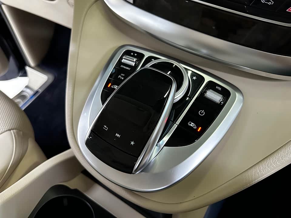 Mercedes-Benz V-class