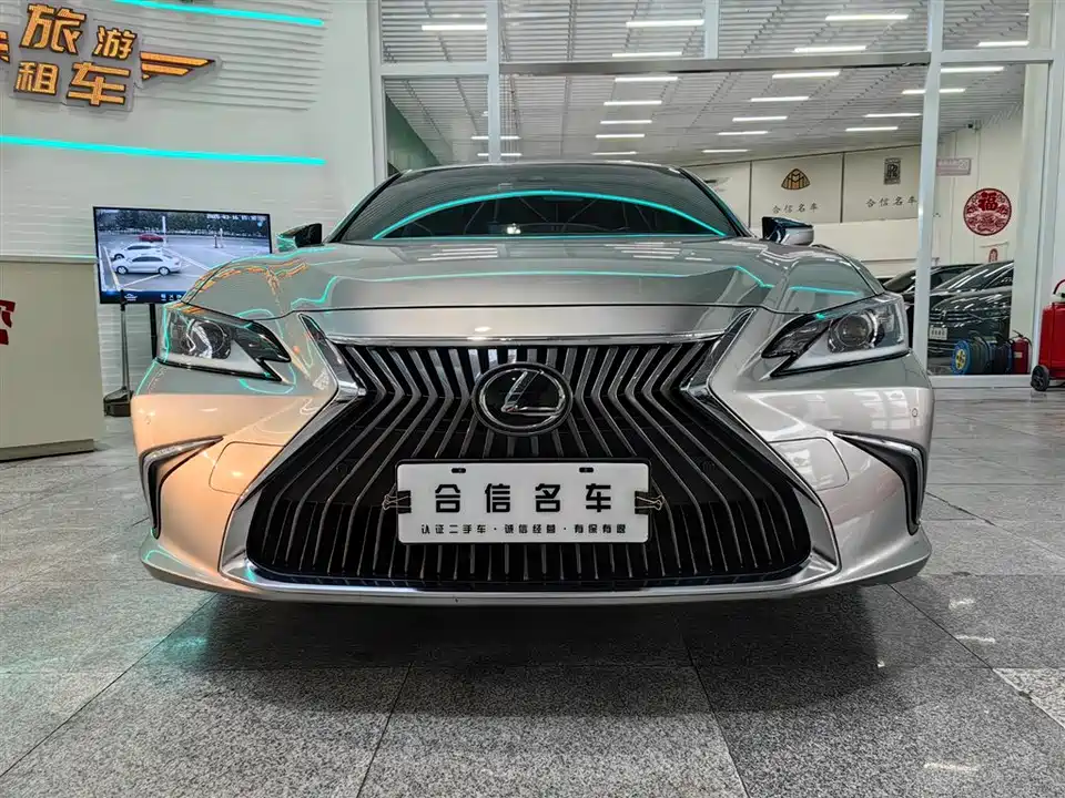 Lexus ES