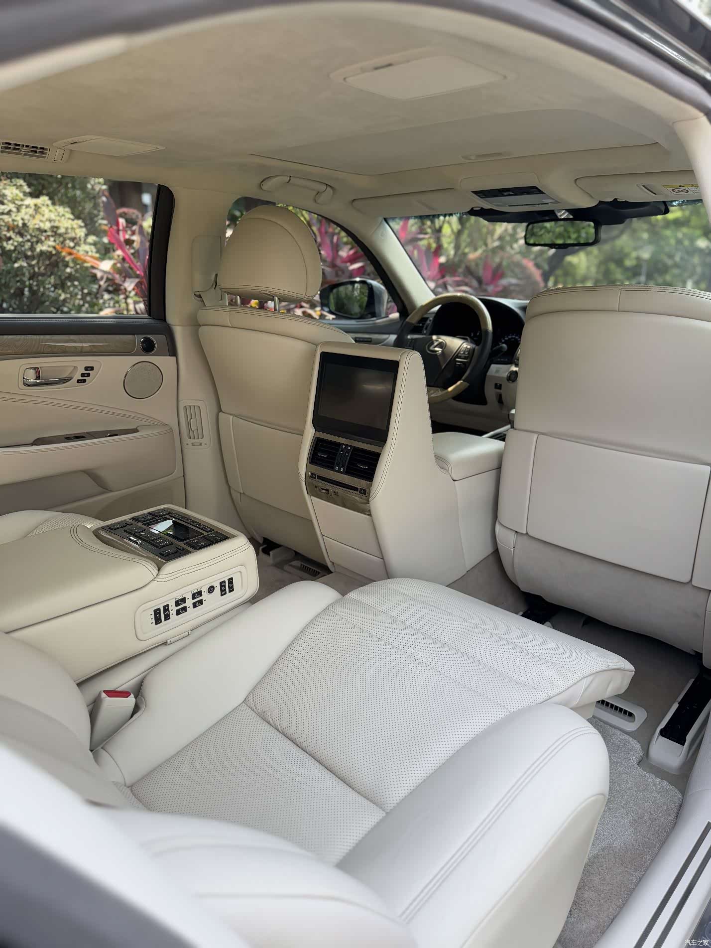 Lexus LS, 2016 35
